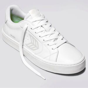 Cariuma White Leather Salvas with White Logo (New/Flawed) Size 8.5 Women, 7 Men